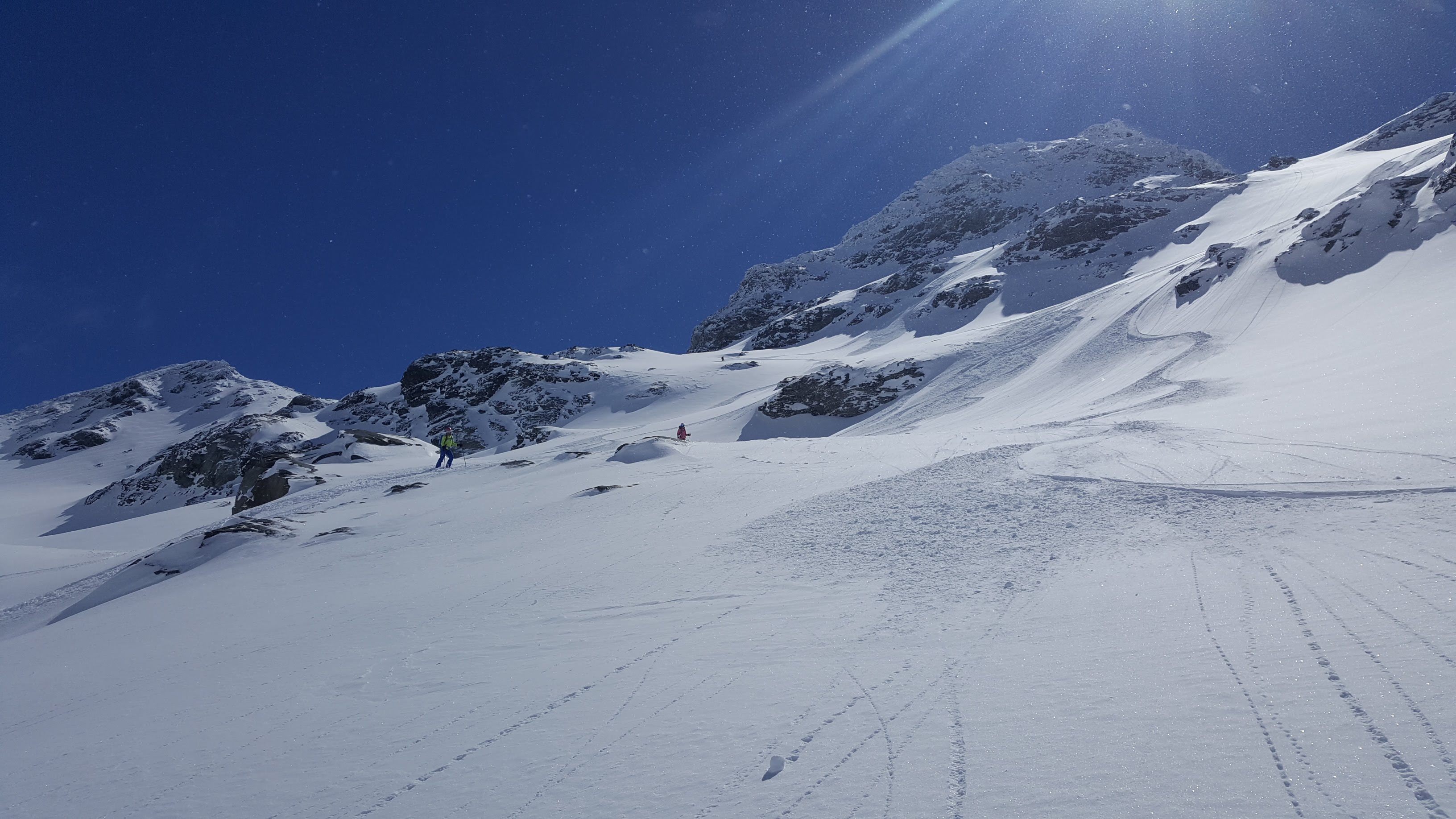 Peak Ski Adventures - Expert skiing in the stunning 3 Valleys alpine terrain